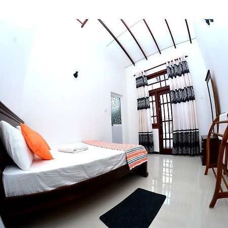 Reshani Guest House Negombo Extérieur photo