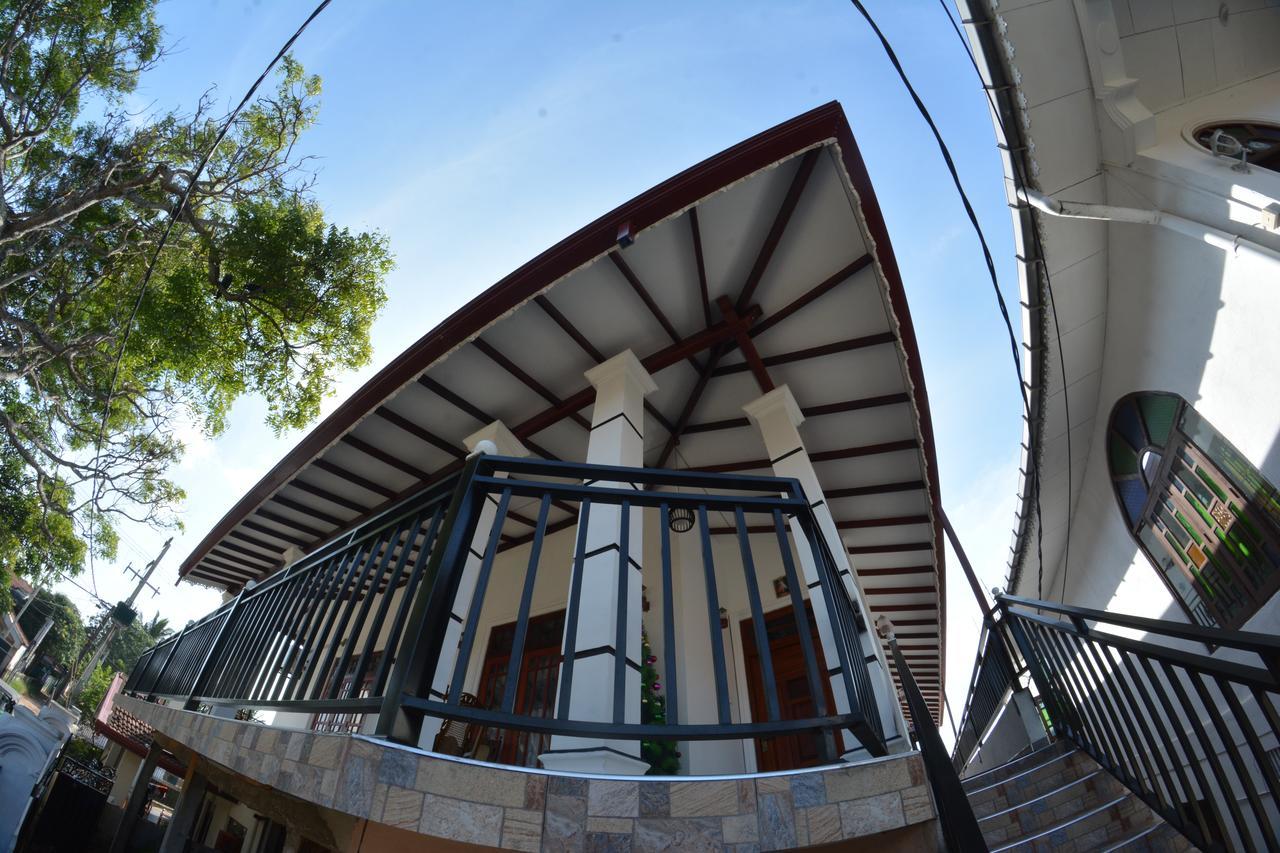 Reshani Guest House Negombo Extérieur photo